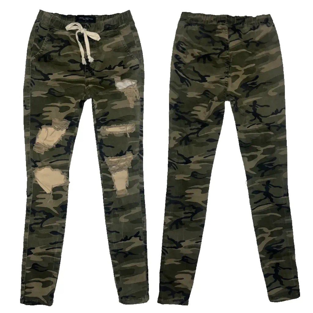 Akira Black Label Chicago distressed classic camo pocketed drawstring joggers